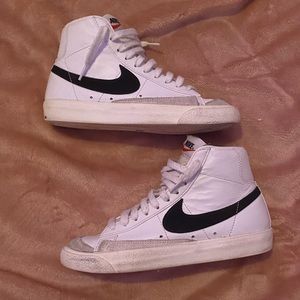 Nike Blazer Mid ‘77 Vintage Women’s White Black 6.5